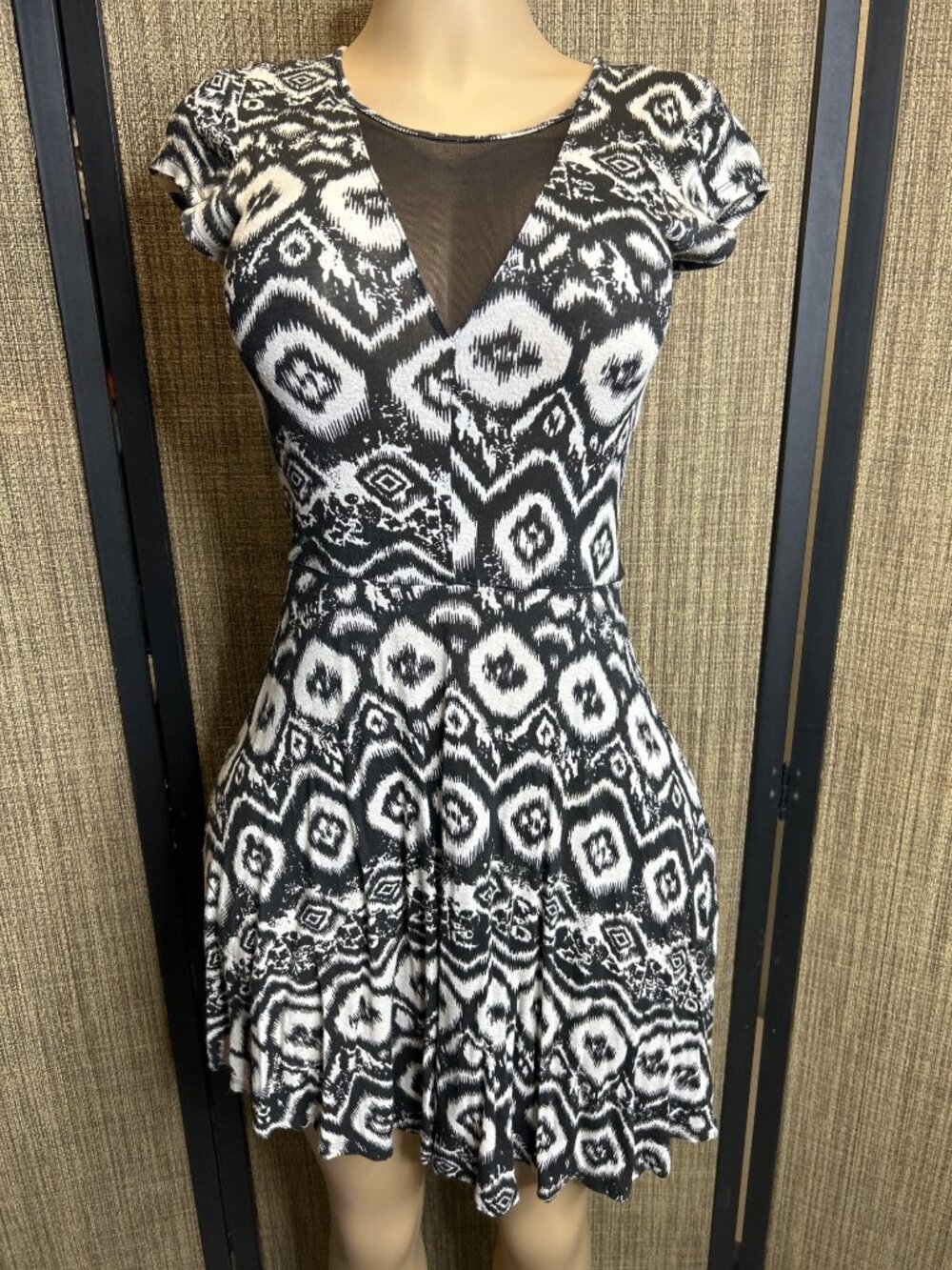 DG-137 Ocean Drive Size Medium Black & White Print Dress With Sheer Back Panel